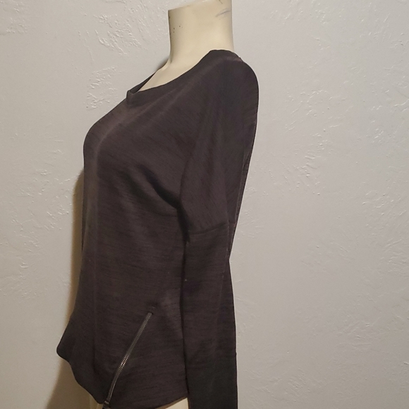 Athleta Sweatshirt

Tops size S - Picture 2 of 5